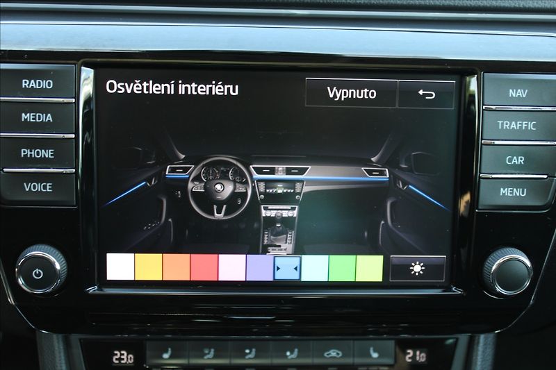 Škoda Superb 2,0 TDI  1.MAJ,A/T,4x4,STYLE - fotka 15 z 47