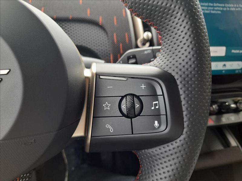 Mini Countryman 0,0 JCW ALL4 - fotka 18 z 31