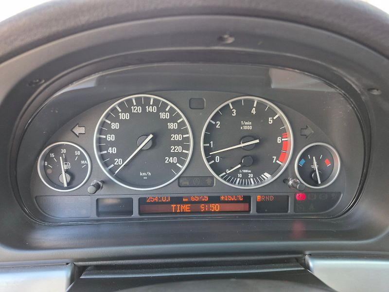 BMW Řada 5 (1996) 540i 210kW - fotka 16 z 23