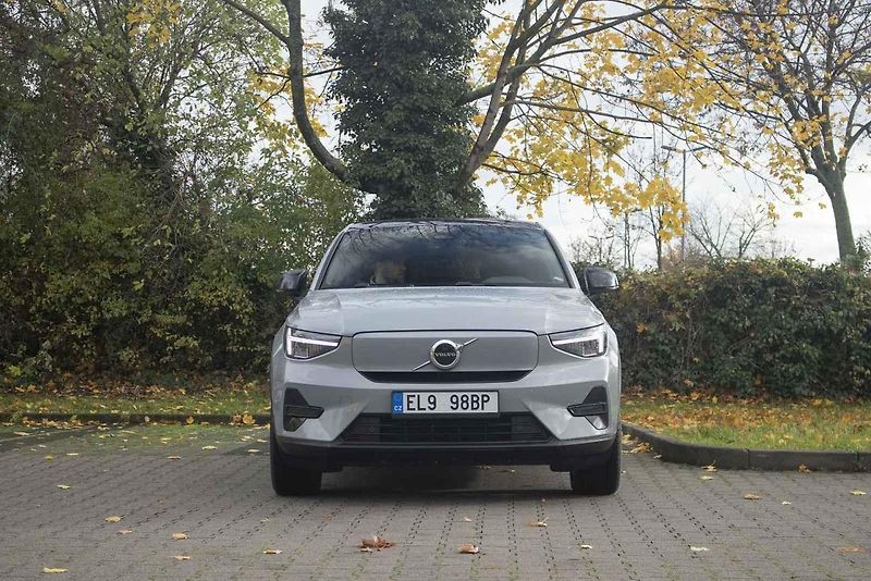 Vypadá jako městská stylovka, může však sloužit i jako primární auto v rodině.