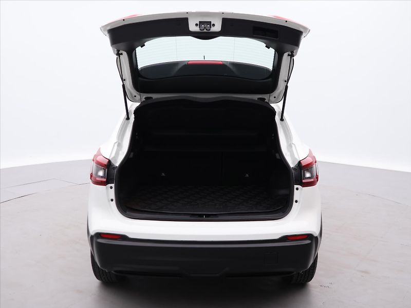 Nissan Qashqai 1,3 DiG-T Acenta CZ 1.Maj - fotka 9 z 37