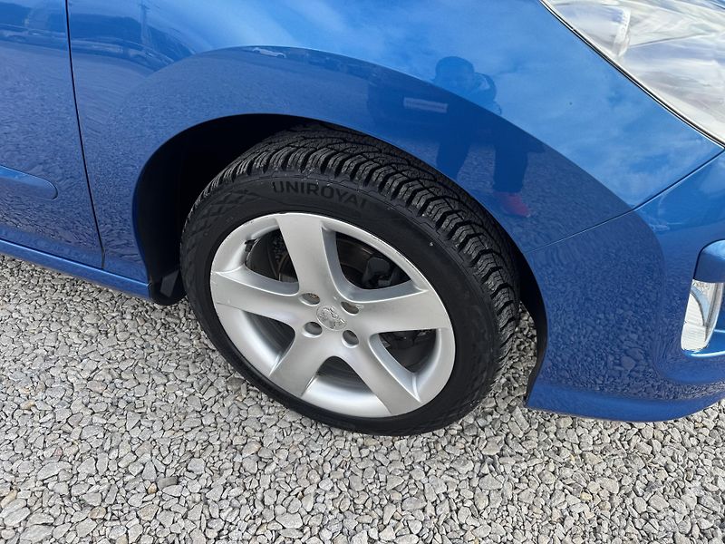Peugeot 308 (2008) 1.6-16V,rezervace  - fotka 25 z 36