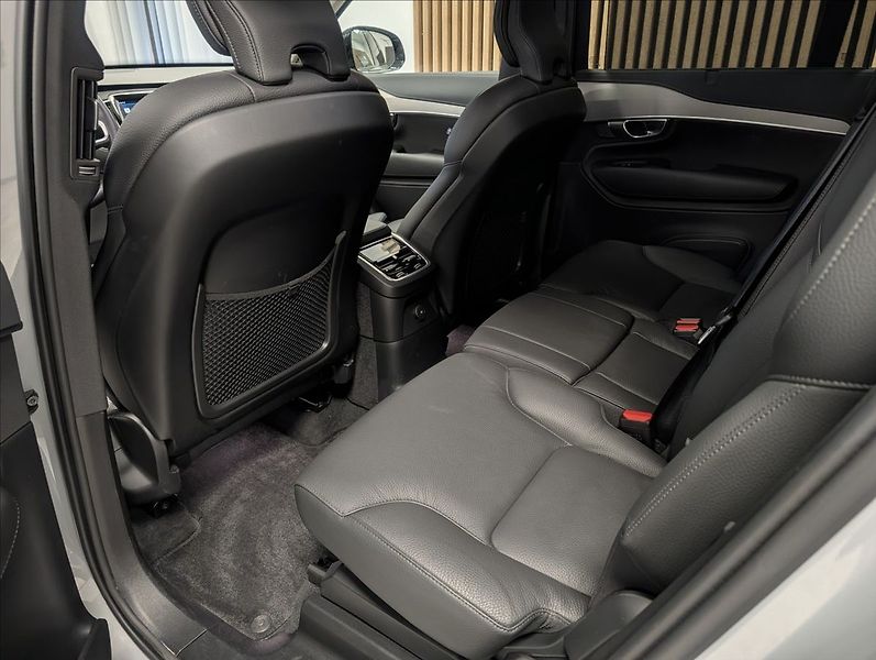 Volvo XC90 T8 Plus Dark Recharge AWD - fotka 32 z 39