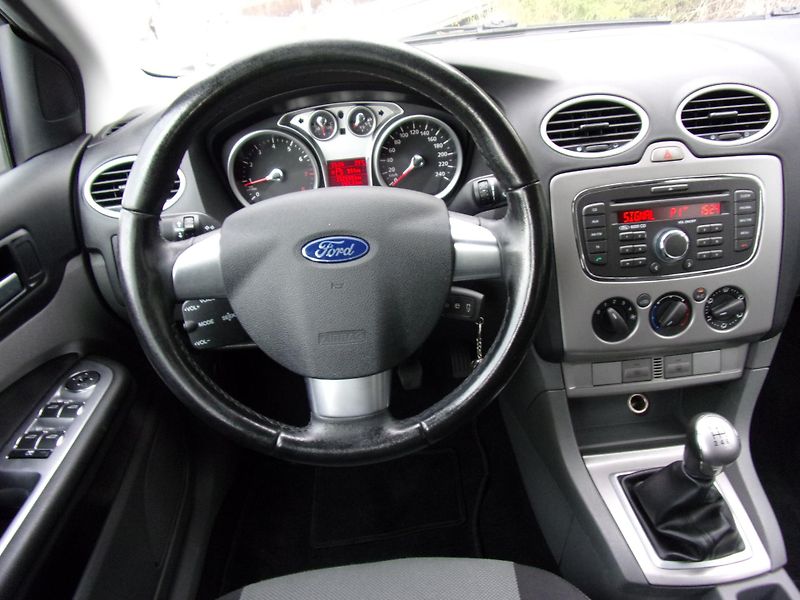 Ford Focus (2010) 1.6i74kW STYLE NYNÍ PO SERVISE - fotka 11 z 19
