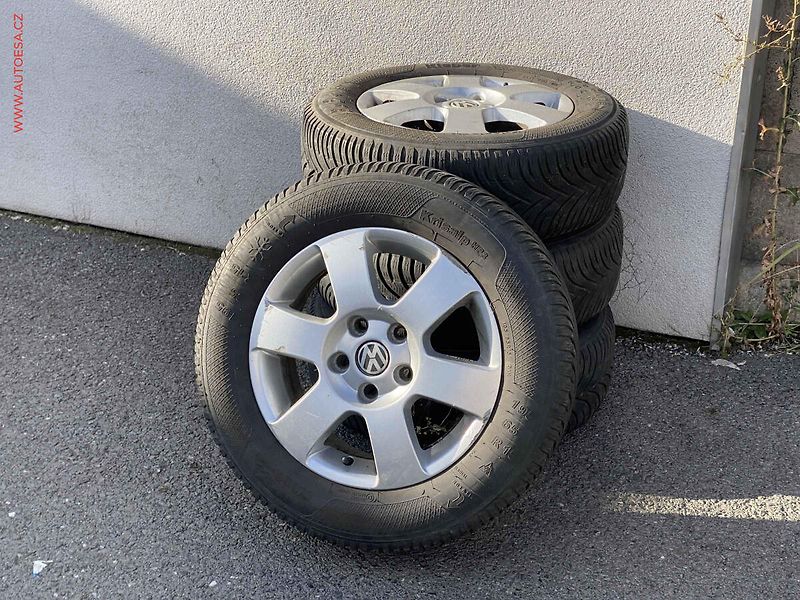 Volkswagen Touran (2012) 1.2TSi - fotka 18 z 18