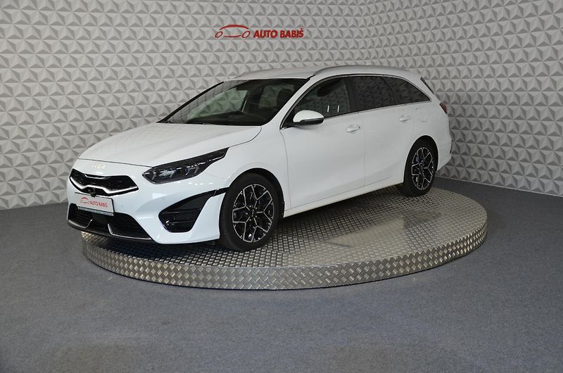 Kia Ceed (2023) SW 1.5TGDI 118 GT Line AT - fotka 1 z 15