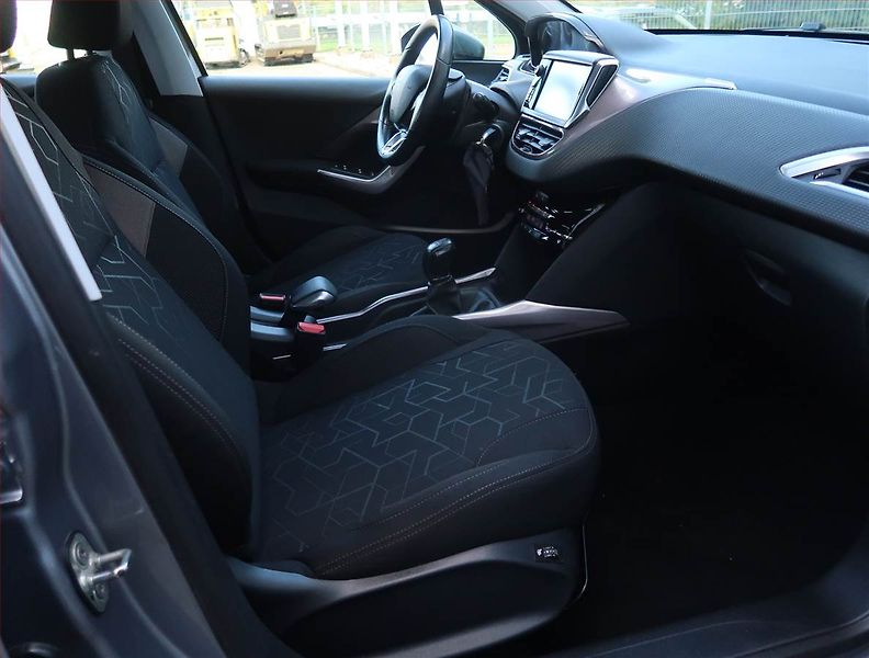 Peugeot 2008 (2014) 1.2 PureTech, Tempomat - fotka 9 z 16