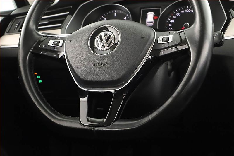 Volkswagen Passat (2015) Highline 2.0 TDI, Tempomat - fotka 8 z 17