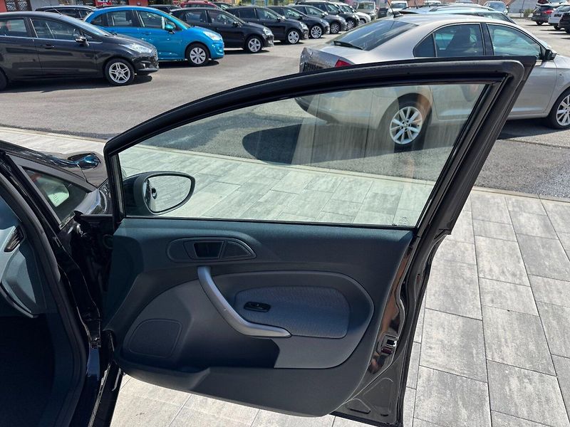Ford Fiesta (2011) 1.25i 44kW - fotka 26 z 31