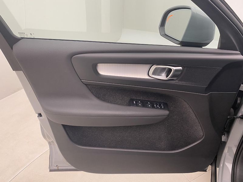 Volvo XC40 B4 CORE AUT  - fotka 7 z 49