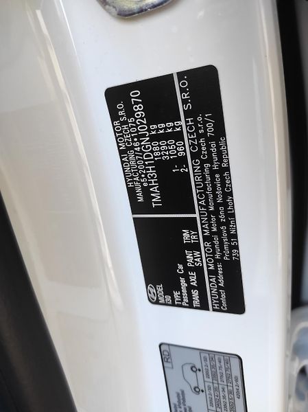 Hyundai i30 1,5T-GDi mHev,48V,AT,Fastback - fotka 39 z 42