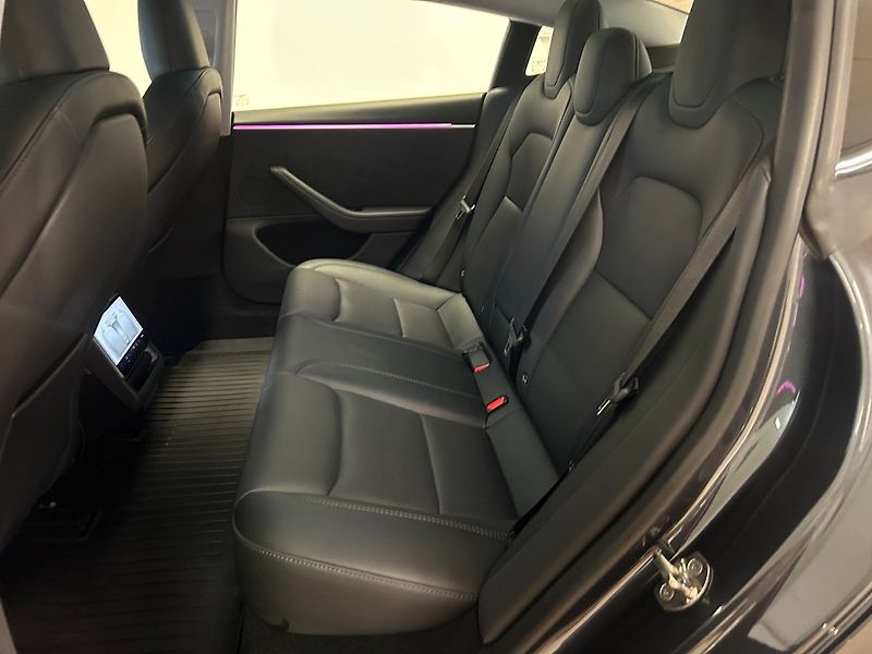 Tesla Model 3 Long Range AWD Highland - fotka 15 z 24