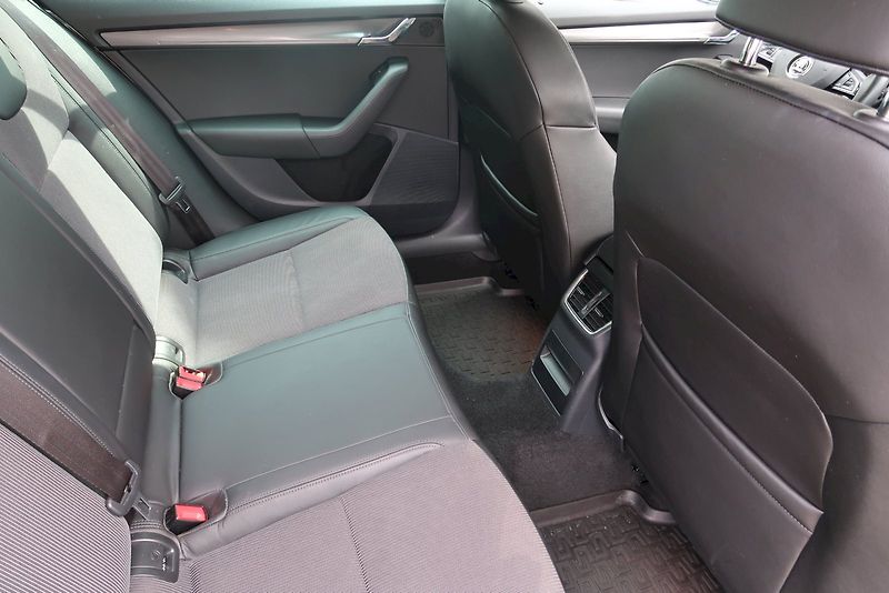 Škoda Octavia (2019) Combi Style Extra  1,5 TSi/110 - fotka 13 z 32