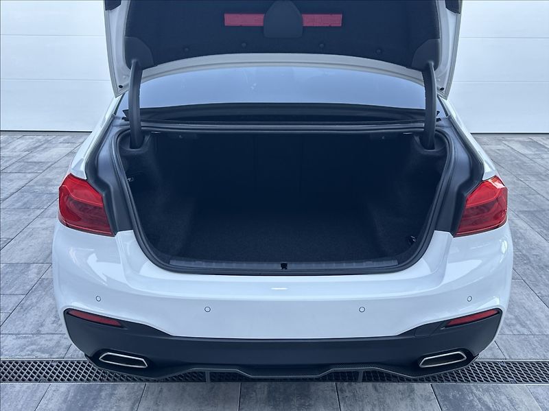 BMW Řada 5 3,0 530d 265PS  M Performance - fotka 42 z 54
