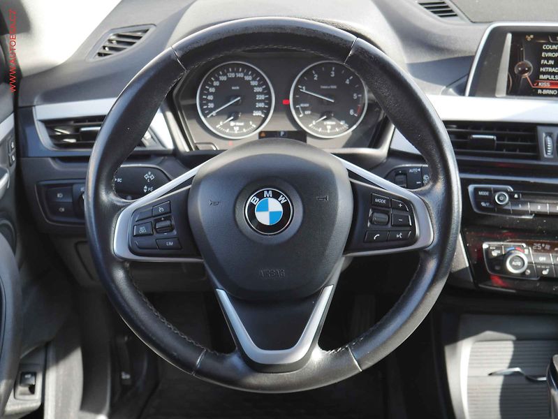 BMW X1 (2017) 2.0D xDrive, 1.maj, AT, LED - fotka 13 z 18
