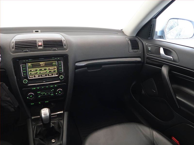 Škoda Octavia (2010) Laurin&Klement 1.8 TSI, 4X4 - fotka 8 z 14