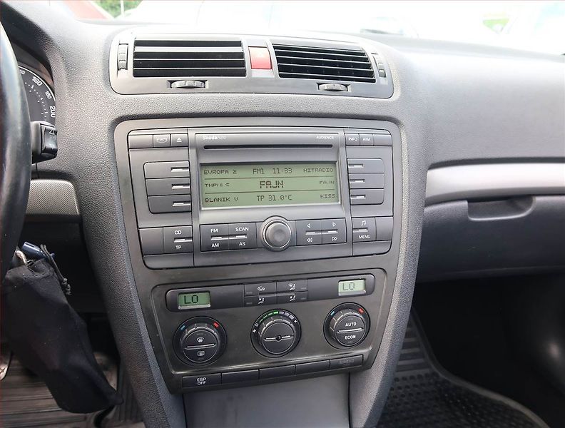 Škoda Octavia (2006) 2.0 TDI, po STK, dobrý stav - fotka 12 z 18