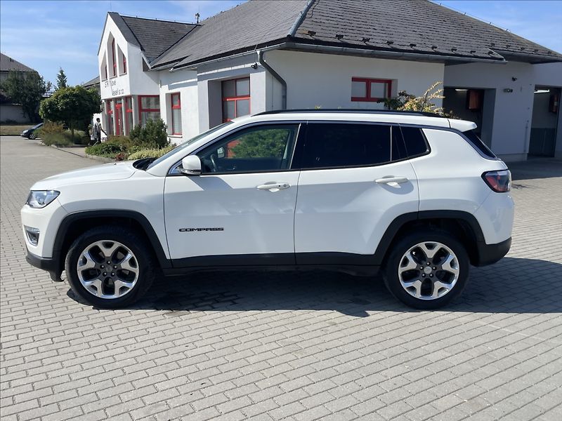 Jeep Compass 1,4 T 125kw AT9 Limited - fotka 28 z 32