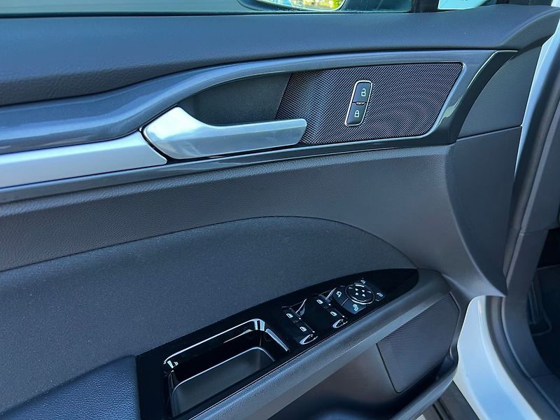Ford Mondeo (2021) 2.0 TDCi-TAŽNÉ-VYHŘEV.S - fotka 14 z 48