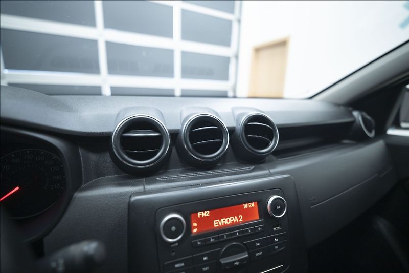 Dacia Duster 1,5 Blue dCi 4WD COMFORT TAŽNÉ - fotka 32 z 34