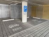 Přes šest set stání mají řidiči od úterý k dispozici v novém parkovacím domě a jeho blízkém okolí mezi brněnskými ulicemi Veveří, Bulínova a Šumavská.
