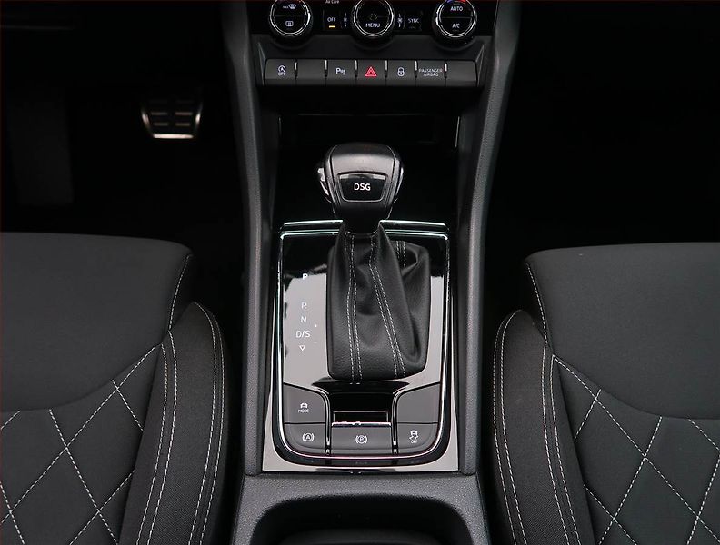 Škoda Karoq (2022) Sportline 1.5 TSI - fotka 13 z 27