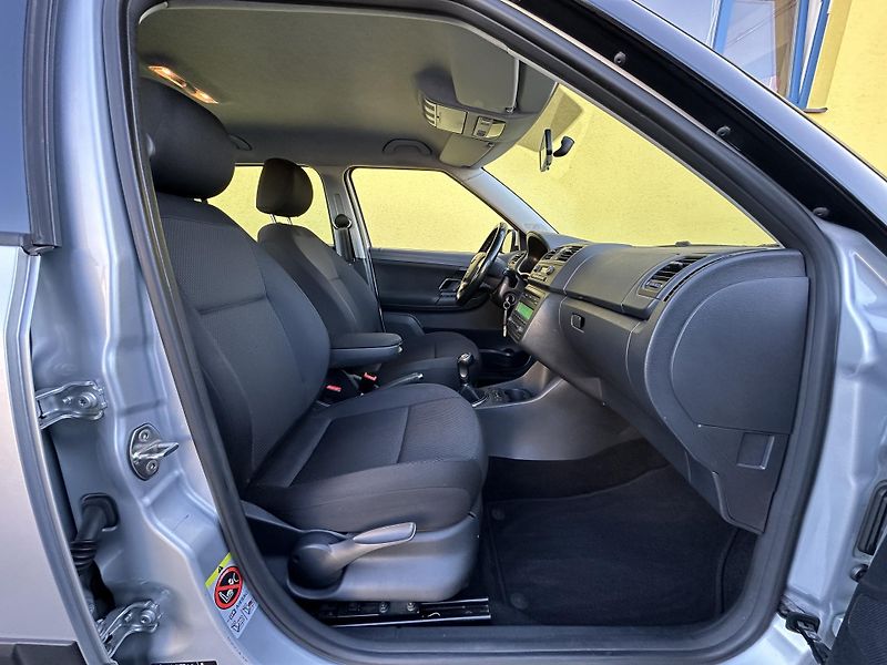 Škoda Fabia (2011) KOMBI 1.2TSI/63kW TZ* KLIMA* - fotka 18 z 37