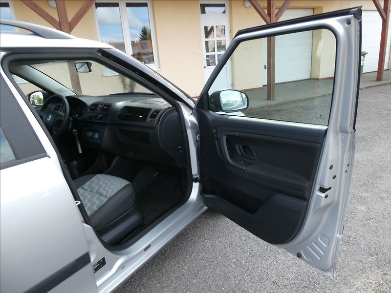 Škoda Fabia 1,4 16V 63kW závěs, serviska - fotka 22 z 41