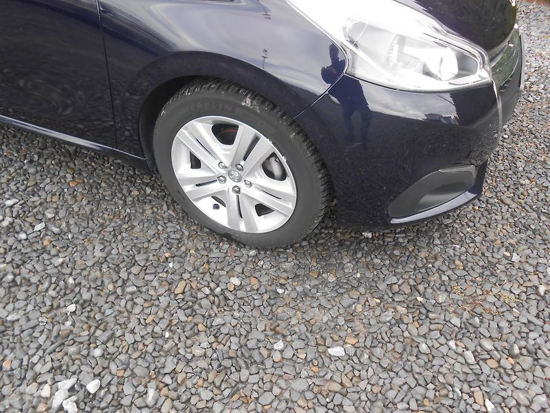 Peugeot 208 NAVI, CHROM, LED, 87TKm - fotka 12 z 37