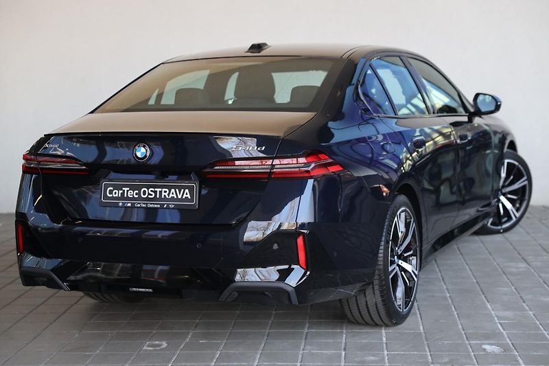 BMW Řada 5 540d xDrive Sedan - fotka 3 z 18