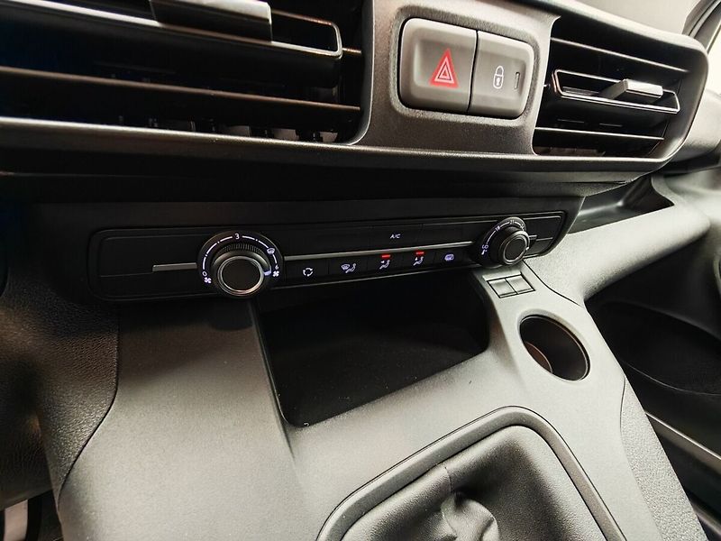 Toyota ProAce City 1.5 D-4D 130k Extra LWB Active - fotka 20 z 24