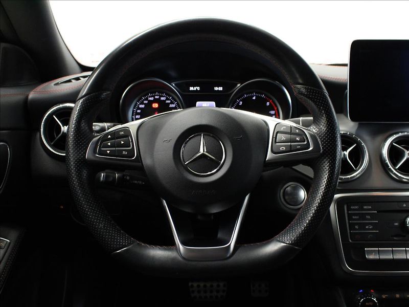 Mercedes-Benz CLA 2,1 CDI 200 4Matic AMG - fotka 17 z 37
