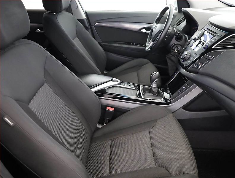 Hyundai i40 (2014) 1.7 CRDi, Serv.kniha, Tempomat - fotka 7 z 18