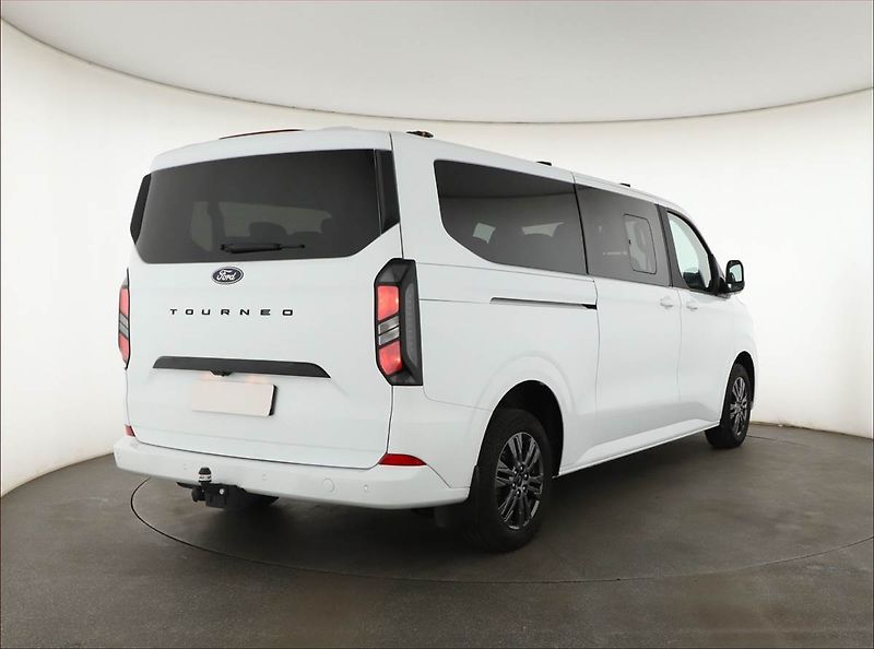 Ford Tourneo Custom (2025) 2.0 EcoBlue - fotka 5 z 24