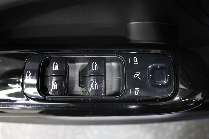 Mercedes-Benz Třídy C 2,0 200d 9G Avantgarde - fotka 16 z 34