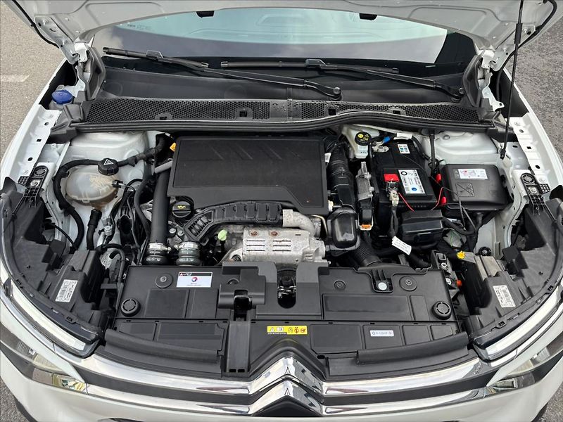 Citroën C4 X 1,2 PureTech  Shine EAT8 - fotka 12 z 28