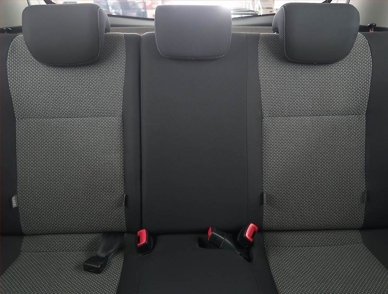 Toyota Yaris (2015) 1.5 Hybrid, Automat, Tempomat - fotka 10 z 23