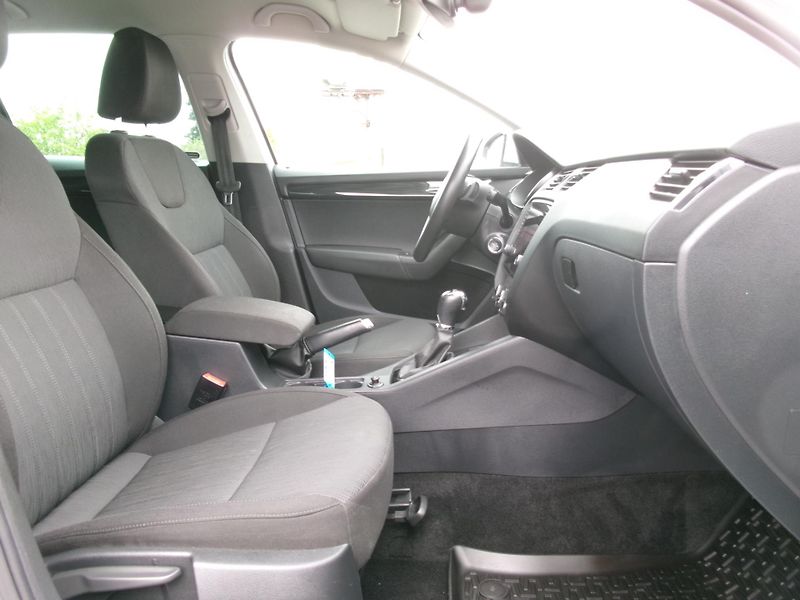 Škoda Octavia (2019) 1,5TSI DSG AC TEMP ČR - fotka 32 z 36