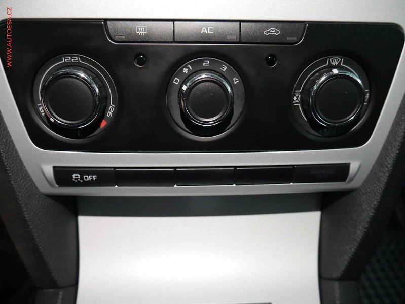 Škoda Octavia (2010) 1.9 TDI, ČR, AC, TZ, temp. - fotka 14 z 16