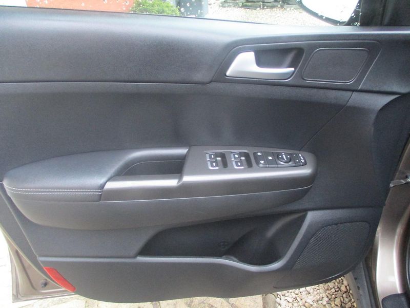 Kia Sportage 2.0 CRDi 4x4 ČR - fotka 8 z 32