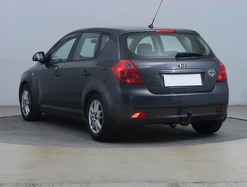 Kia Ceed (2009) 1.6 CVVT, ČR,1.maj, Serv.kniha - fotka 4 z 14