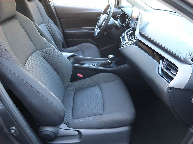 Toyota C-HR (2021) 1.8 Hybrid - fotka 9 z 18