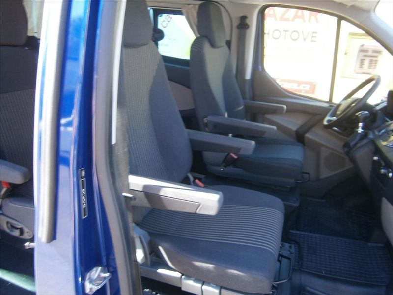 Ford Tourneo Custom 2,2 TDCI EUROLINE 114 KW - fotka 11 z 27