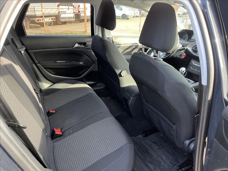 Peugeot 308 1,5 HDi STYLE KLIMA TAŽNÉ ALU - fotka 12 z 40