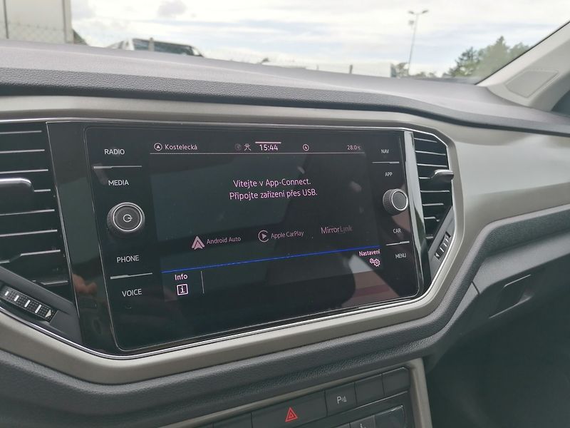 Volkswagen T-Roc (2021) 1.5 TSi DSG 110kW Pano,Kůže - fotka 22 z 29