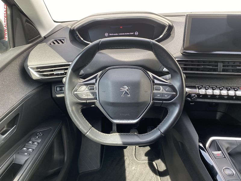 Peugeot 3008 (2021) 1.5 HDi, 2.maj,ČR, Allure - fotka 11 z 17