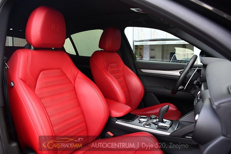 Alfa Romeo Stelvio 2.2 Diesel 16V 154kW Veloce AT - fotka 17 z 53