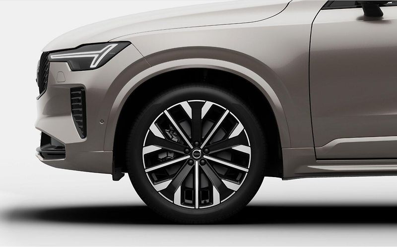 Volvo XC90 (2026) B5 AWD PLUS DARK - fotka 9 z 17