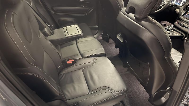 Volvo XC90 (2022) B5 ,ČR, REZERVOVÁNO - fotka 29 z 72