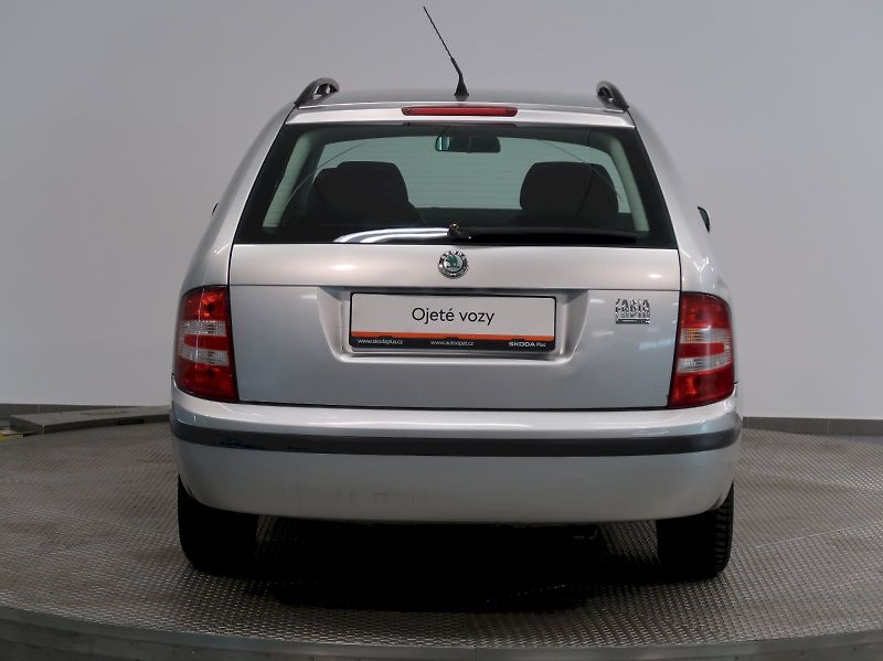 Škoda Fabia (2005) AMBIENTE 1,4i 16V 55KW KLIMA - fotka 8 z 23